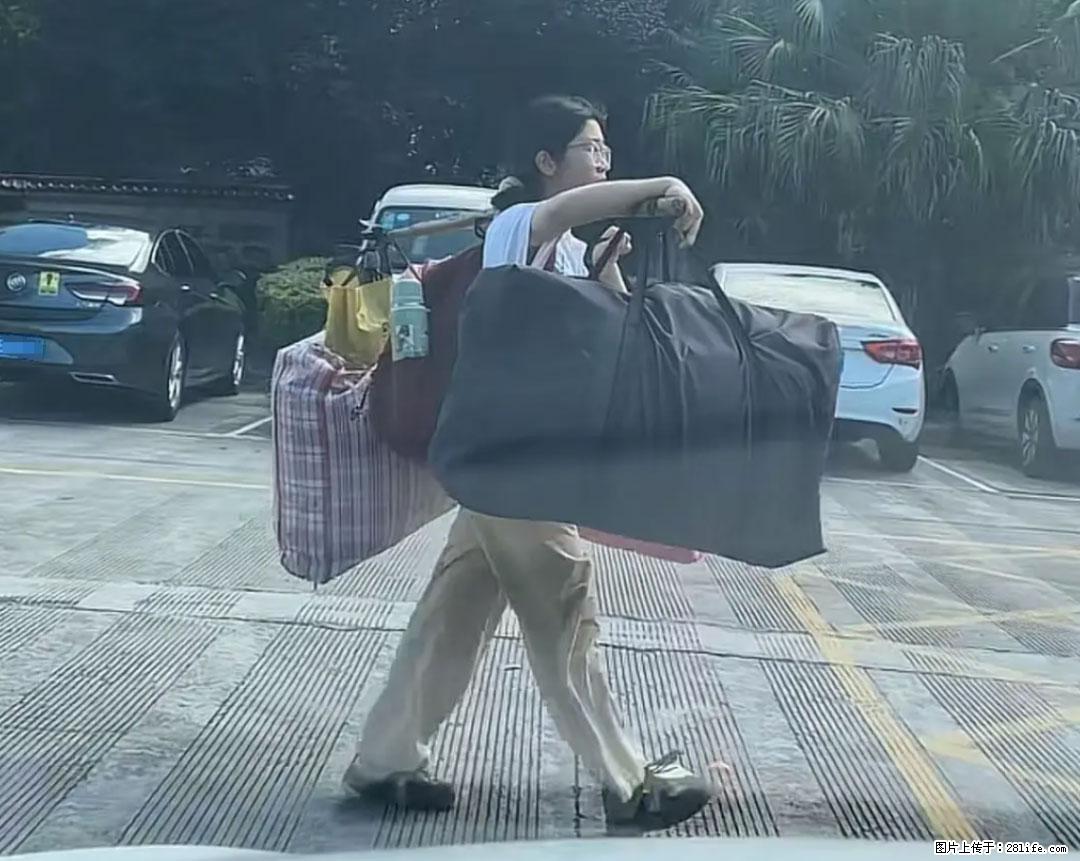 全网追的“扁担女孩”,找了一份暑假工,时薪12元 - 贵港生活资讯 - 贵港28生活网 gg.28life.com