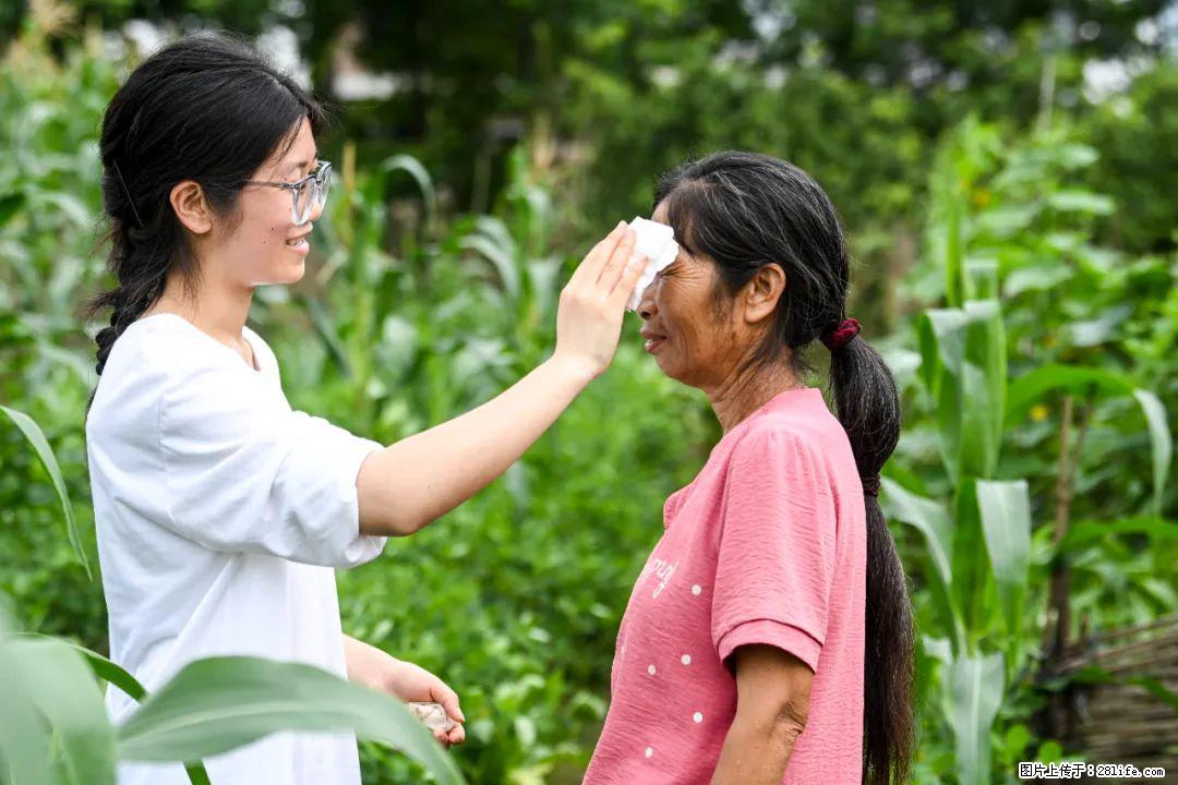 全网追的“扁担女孩”,找了一份暑假工,时薪12元 - 贵港生活资讯 - 贵港28生活网 gg.28life.com